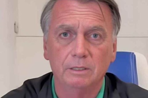 Bolsonaro segue internado e passará a noite no hospital