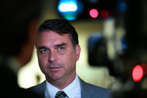 Flávio Bolsonaro inicia ofensiva por anistia dos presos de 8 de Janeiro e pede união da direita