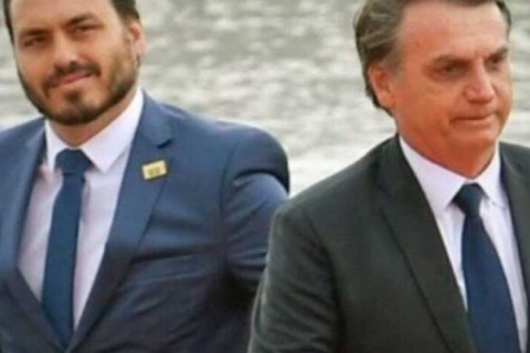 Carlos Bolsonaro se desespera nas redes sociais: ‘A família não tem informação há 2 dias’