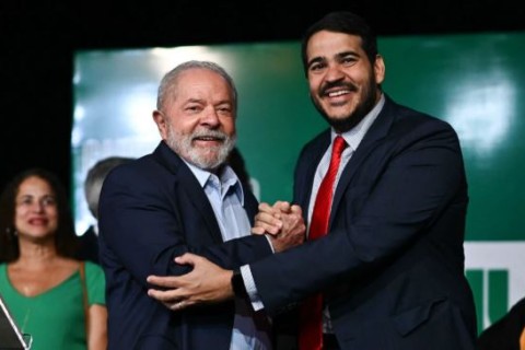 Lula indica Jorge Messias para vaga deixada por Barroso no STF