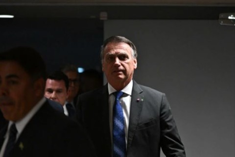 Bolsonaro é internado em Brasília para bateria de exames