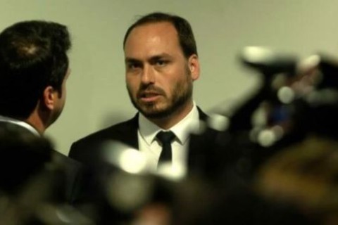 Carlos diz que indisposição do pai é consequência de facada em 2018