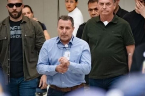 Boletim: médicos retiraram oito lesões em Bolsonaro