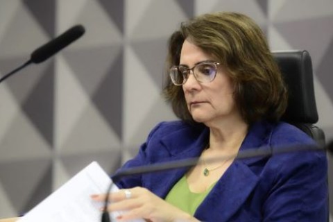 Damares Alves anuncia que está com câncer