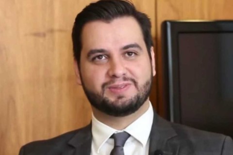 Defesa diz que Filipe Martins é alvo de perseguição após prisão domiciliar