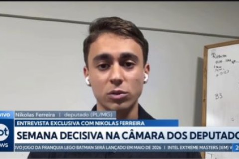 Ao vivo, Nikolas Ferreira critica presença de Alexandre de Moraes no SBT e levanta debate sobre imparcialidade