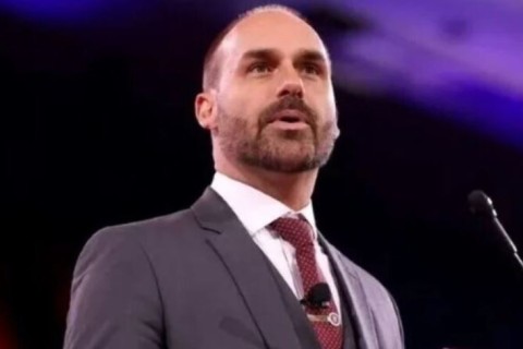 Câmara cancela passaporte de Eduardo Bolsonaro um dia após cassação