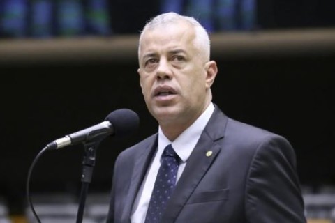 Escândalo Bilionário Leva Deputado a Pedir Impeachment de Lula
