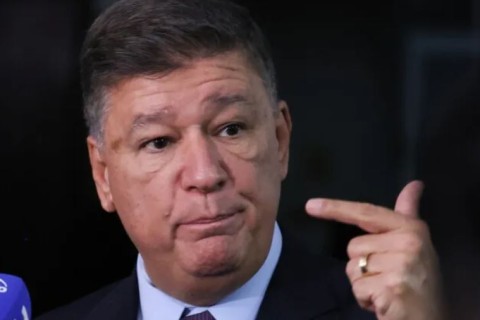 “Escândalo é muito maior do que a gente imaginava”, diz presidente da CPMI do INSS sobre Banco Master