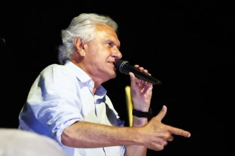 Caiado vai à igreja mirando apoio de mais um líder evangélico