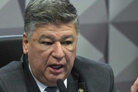 Carlos Viana enfrenta petista após acusação de falsidade em assinatura