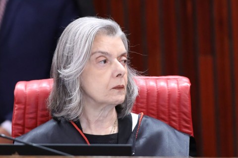Cármen Lúcia chama brasileiros de “pequenos tiranos” ao justificar censura