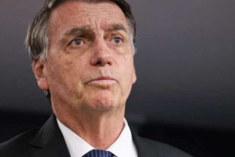 URGENTE: Bolsonaro volta a passar mal e cancela agenda política em Brasília