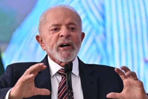 Obcecado por cercear as redes sociais, Lula volta ao assunto