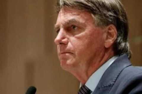 Bolsonaro recebe alta de hospital em Brasília