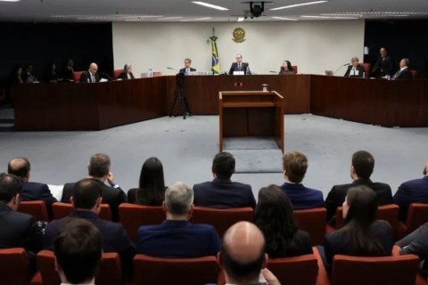 Turma do STF julga nesta segunda-feira (24) se Bolsonaro continuará preso