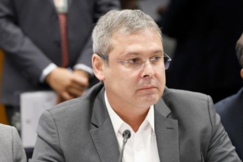 Deputados acusam líder do PT de repassar documento ao STF