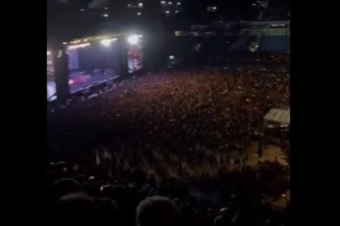 Vaias e gritos: Multidão no show do Guns N’ Roses explode em coro contra Lula