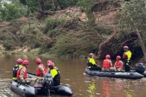 Número de mortos em enchentes no Texas passa de 100