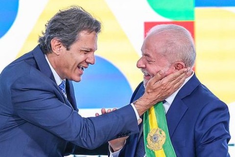 PT já planeja se manter no poder: Lula será candidato à reeleição em 2026, diz Haddad