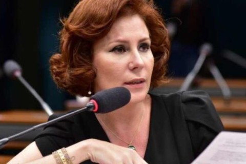 Governo brasileiro aguarda resposta, mas Itália pode barrar extradição de Zambelli mesmo com alerta da Interpol