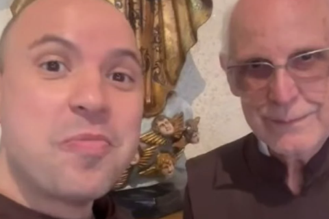 Padre Julio Lancellotti posta fotos ao lado de Frei Gilson