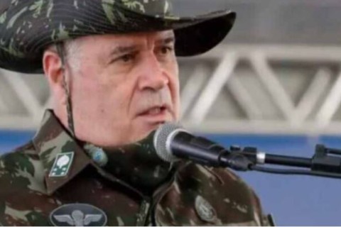 Militares reagem a “enquadrada” de Moraes e defendem ex-comandante Freire Gomes