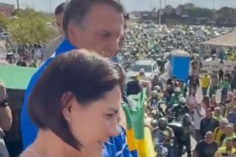 Nem a Tornozeleira Parou Bolsonaro: Motociata Enche Brasília com Cores da Pátria