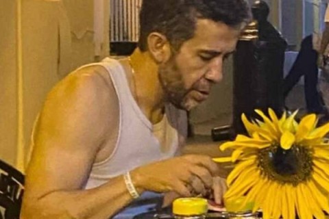 Em Cuba, Janones dá “piti” por conta em bar