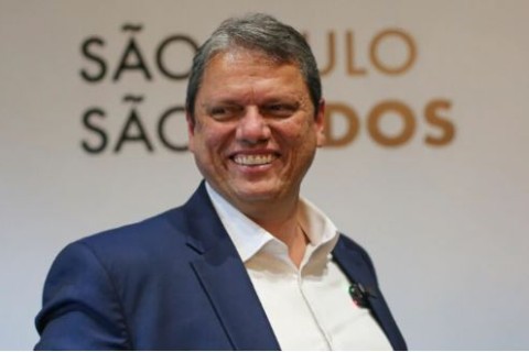 Tarcísio dispara e vence Lula com folga em simulação de 2º turno, aponta nova pesquisa