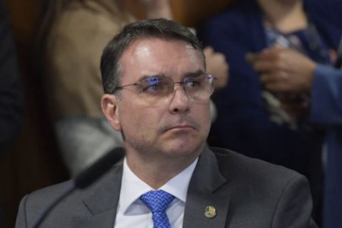 “Lula não tem capacidade, não tem competência e não quer resolver”, diz Flávio sobre crise com EUA