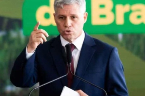 MST chama Paulo Teixeira de “ministro promessinha” em evento em SP