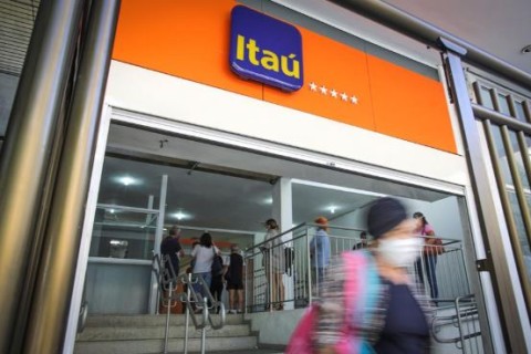 Itaú promove demissão em massa e choca trabalhadores