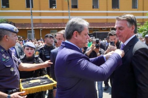 Tarcísio diz que, se for presidente, 1º ato é indulto a Bolsonaro