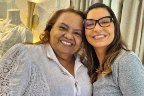 Janja vai às compras, fecha a loja e gasta R$ 30 mil em 5 peças