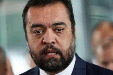 Relatora vota para cassar Castro e julgamento é suspenso no TSE