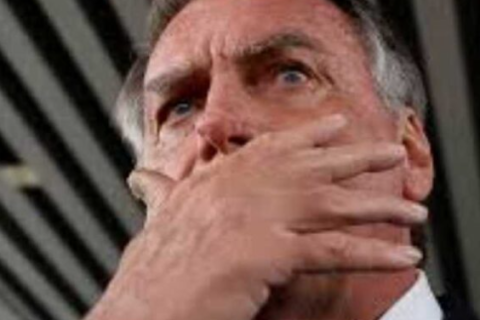 Moraes proibiu Bolsonaro de falar com 191 pessoas, veja lista
