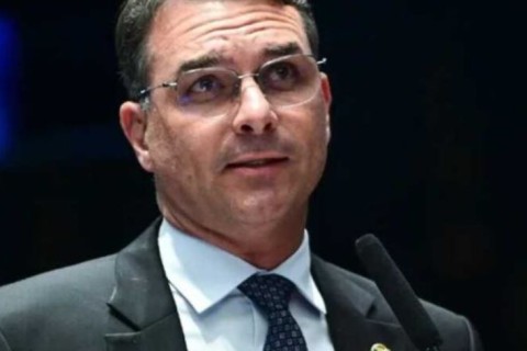 Surpresa no STF: Bolsonaro escolhe Flávio para 2026 e ministros ficam desconcertados