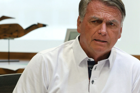 PF apreendeu 14 mil dólares, pen drive e celular de Bolsonaro