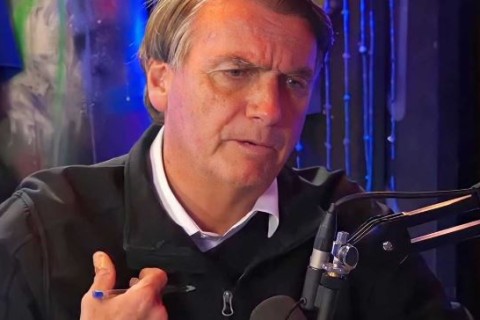URGENTE: Moraes autoriza entrevista de Bolsonaro a podcast