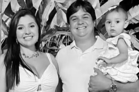 Caminhonete capota em Goiás e tira a vida de casal e da filha de apenas 1 ano