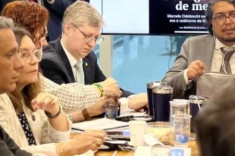 Relator de órgão da OEA se reúne com parlamentares da oposição