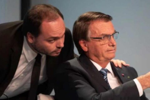 Bolsonaro confirma Carlos ao Senado em Santa Catarina