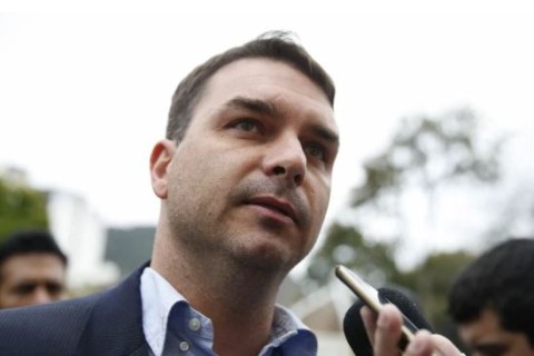 Maduro e Kim Jong-un devem estar com inveja de Moraes” — diz Flávio após mais uma ação do STF