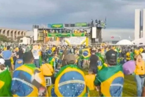 Bolsonaro Lidera Nova Marcha: Protesto Clama por Liberdade e Justiça na Capital Federal