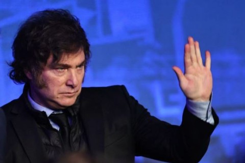 Milei declara guerra ao crime e quer reduzir maioridade penal para 13 anos na Argentina