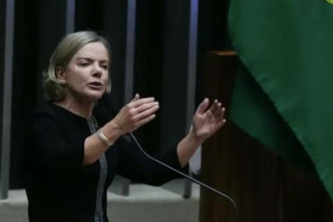 Gleisi Aponta Tentativa de Golpe e Cita “Punhal Verde e Amarelo” em Críticas a Bolsonaro
