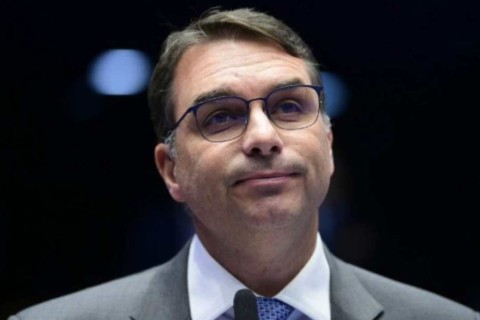 “STF manda no Congresso Nacional”, diz Flávio Bolsonaro