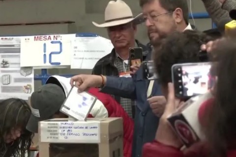 Votação é encerrada na Bolívia; pesquisas apontam Medina e Quiroga como favoritos ao segundo turno na Bolívia