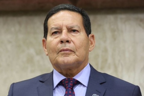 Enfim, General Mourão resolve erguer a voz contra ministro do STF
